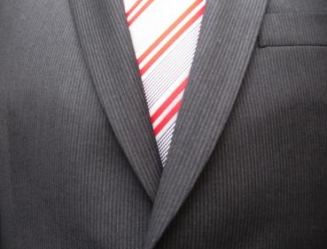 gestreifte Herren Anzug Modern