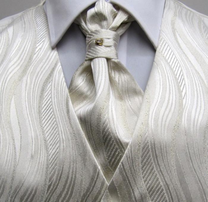 Plastron (Krawatte) mit Einstecktuch