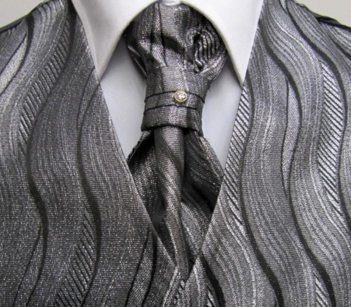 Plastron (Krawatte) mit Einstecktuch